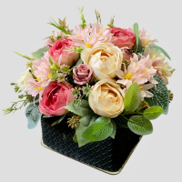 گل زر گلبهی و صورتی مصنوعی تریکیبی همراه جعبه چوبی روکش دار