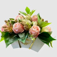 گل رز ترکیبی مصنوعی همراه گلدان چوبی